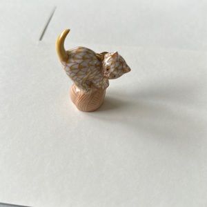 Herend cat on yarn ball